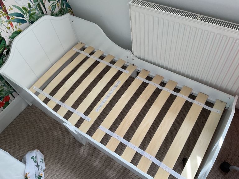 Child’s toddler bed 