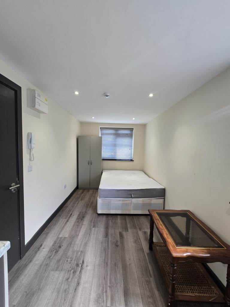 Studio flat to Let in Greenwich . No deposit, Dss welcome