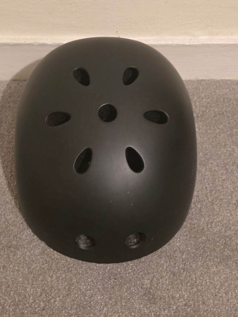 Black Skate Helmet – Good Condition