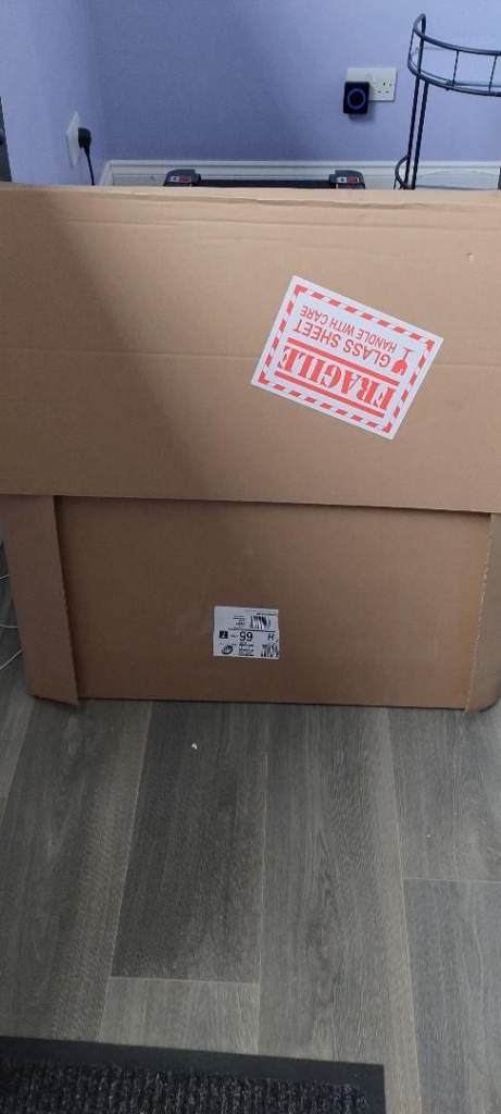 BARGAIN - BRAND NEW IN BOX HOB SPLASHBACK