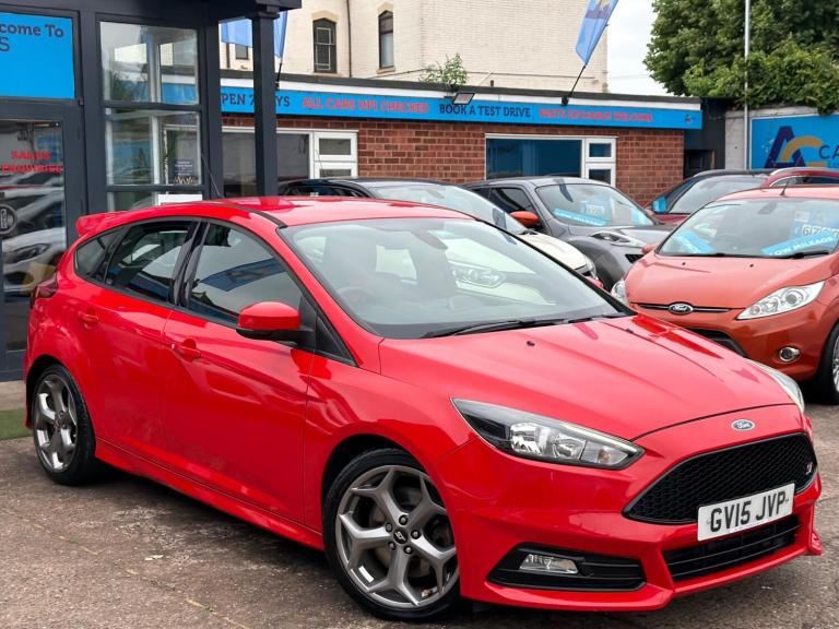 2015 Ford Focus 2.0 TDCi ST-2 Hatchback 5dr Diesel Manual Euro 6 (s/s) (185 ps) HATCHBACK Diesel ...