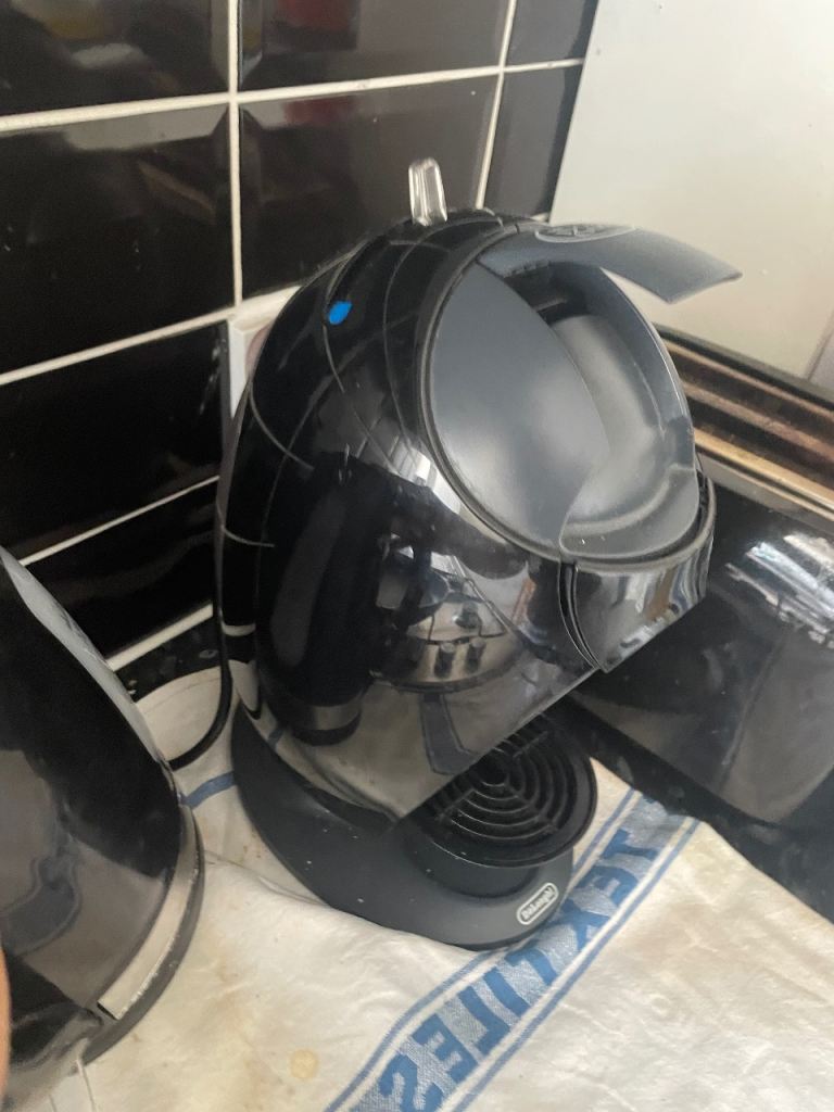 De'Longhi Dolce Gusto Coffee Machine - Black, Good Condition