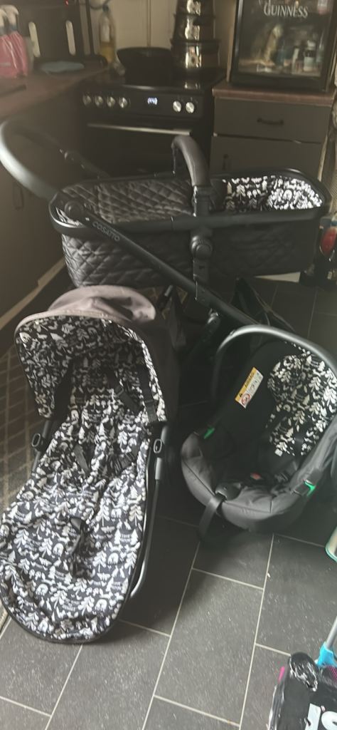Cosatto Giggle 4 full travel system. 