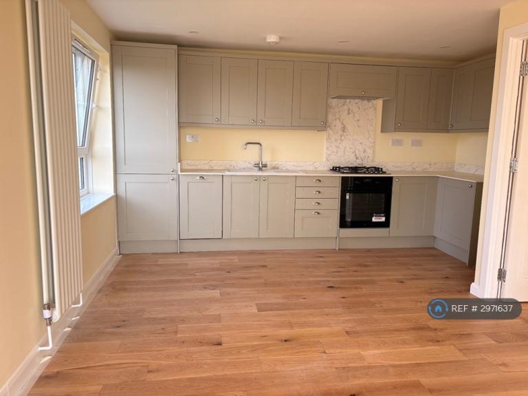 2 bedroom flat in Basinghall Gardens, Sutton, SM2 (2 bed) (#2971637)