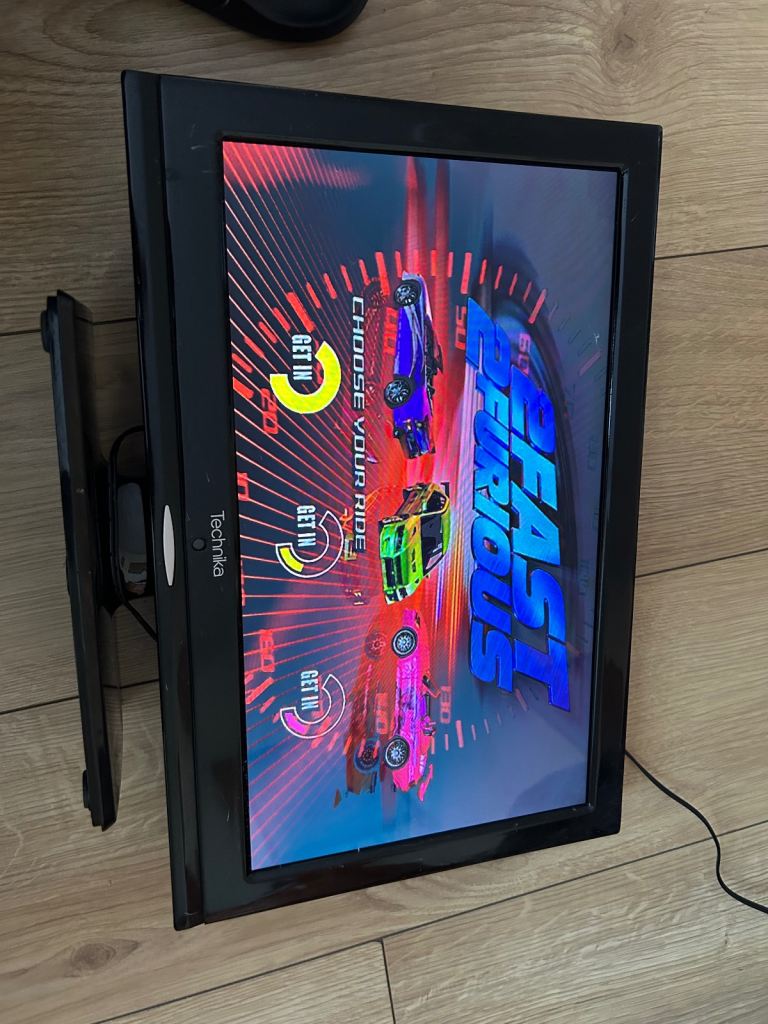 Superslim 12 volt 15 inch LED  tv with dvd player , hdmi  , freeview   USB - 12v - small and compact