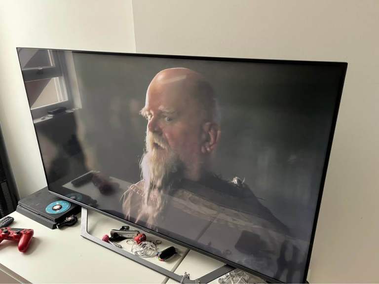 image for Hisense 50 inch full HD Smart TV