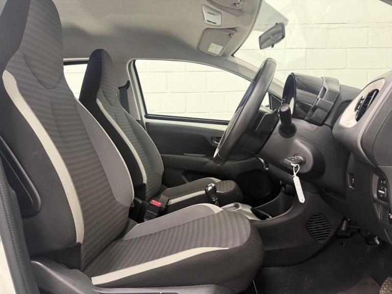 2019 Toyota AYGO 1.0 VVT-i x-play x-shift Euro 6 5dr HATCHBACK Petrol Automatic