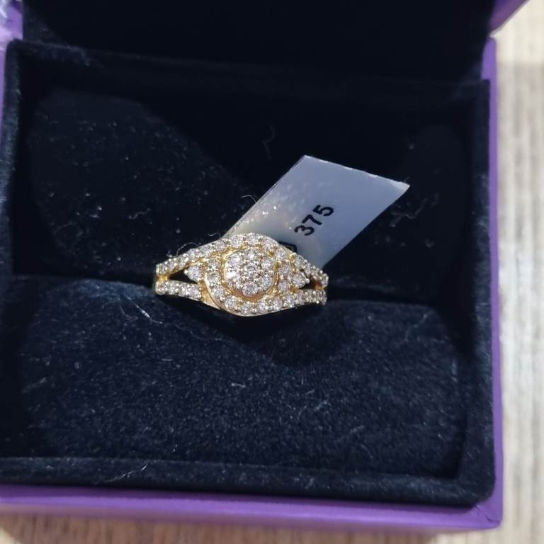 Gold 9ct Diamond cluster ring.  0.50ct. 