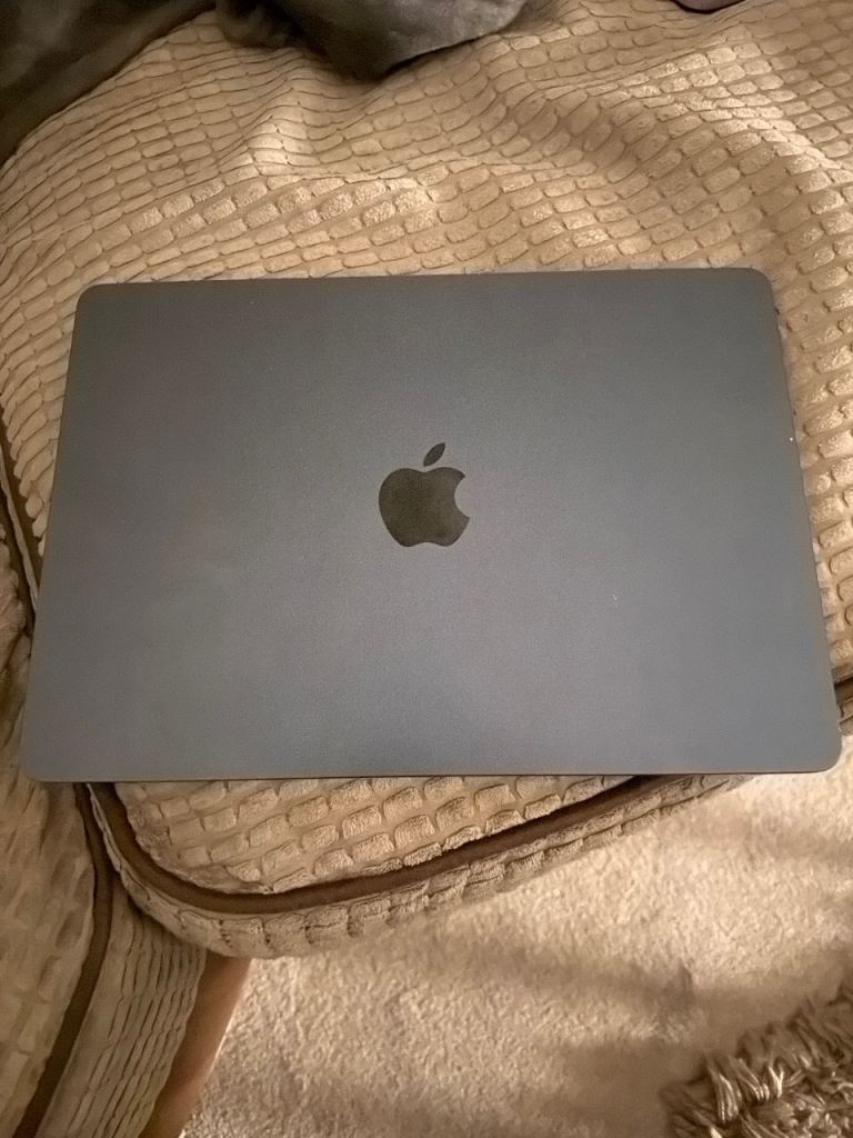 Apple MacBook Air (M2)