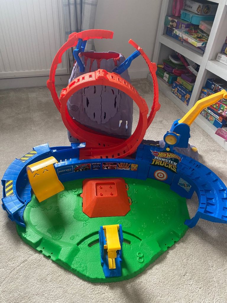 Hot Wheels Monster Trucks T-Rex Volcano Arena Track Set