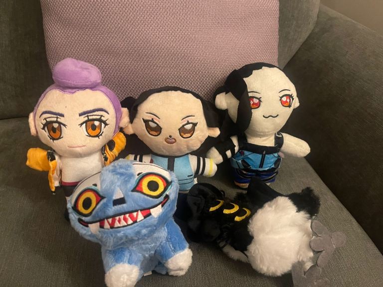 Brand new Kpop demon hunters plushies 
