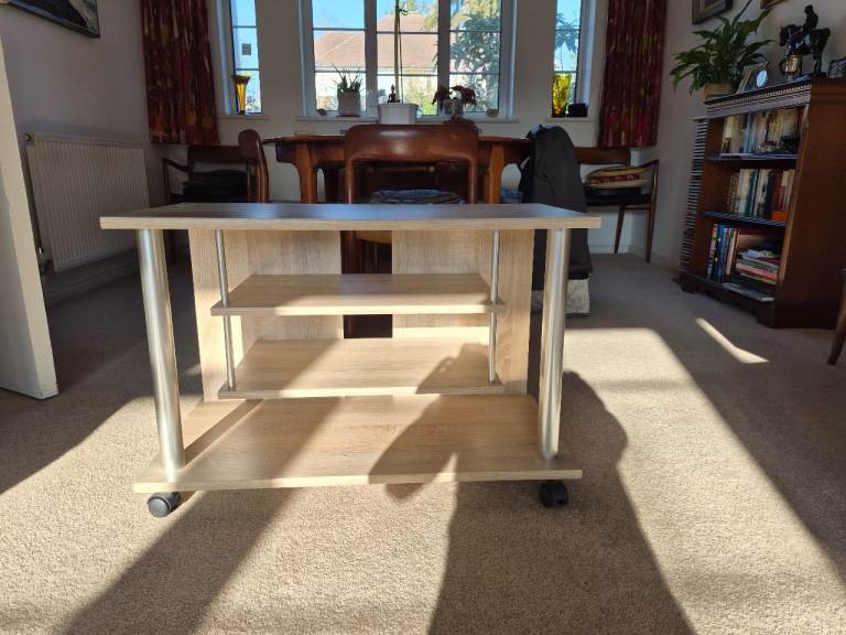 TV STAND ON CASTORS