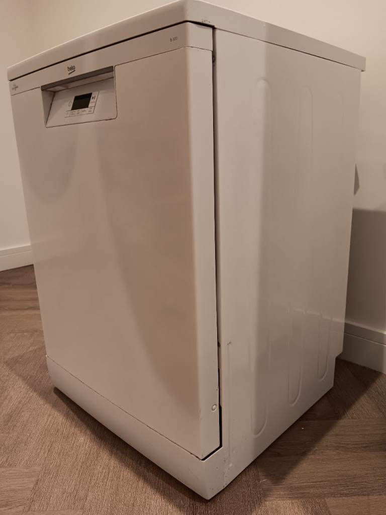 Beko Freestanding Dishwasher - White, Good Condition