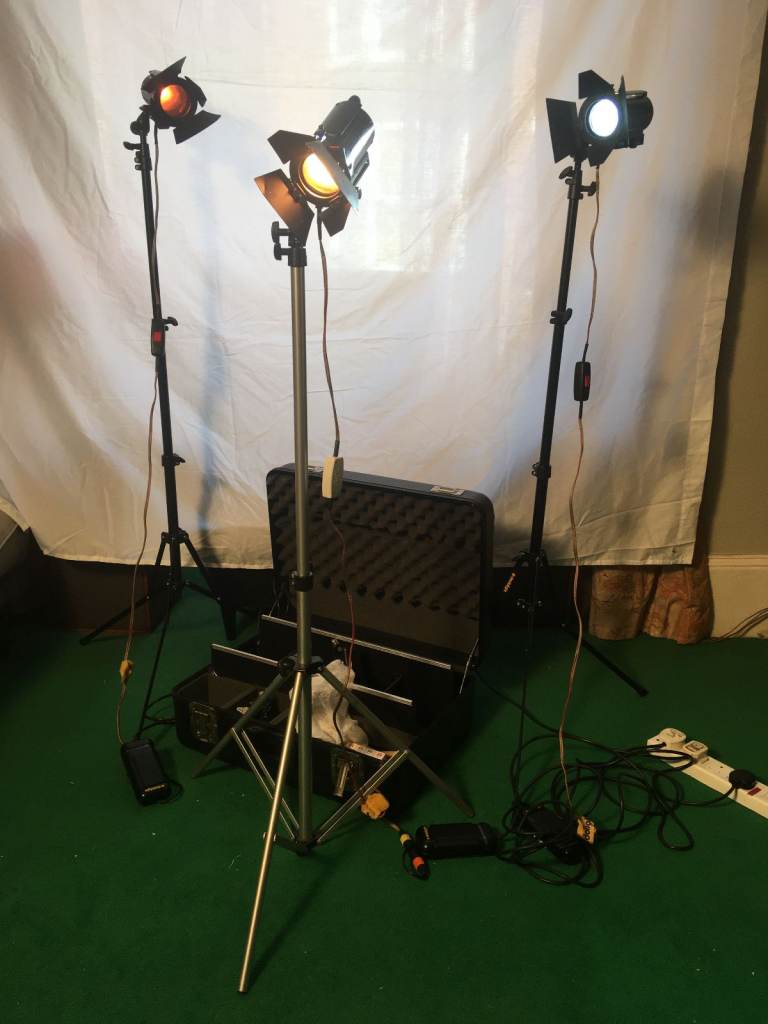 Dedolight 150w x 3 Head Kit Tungsten (2 Dedolight stands + replacement stand)