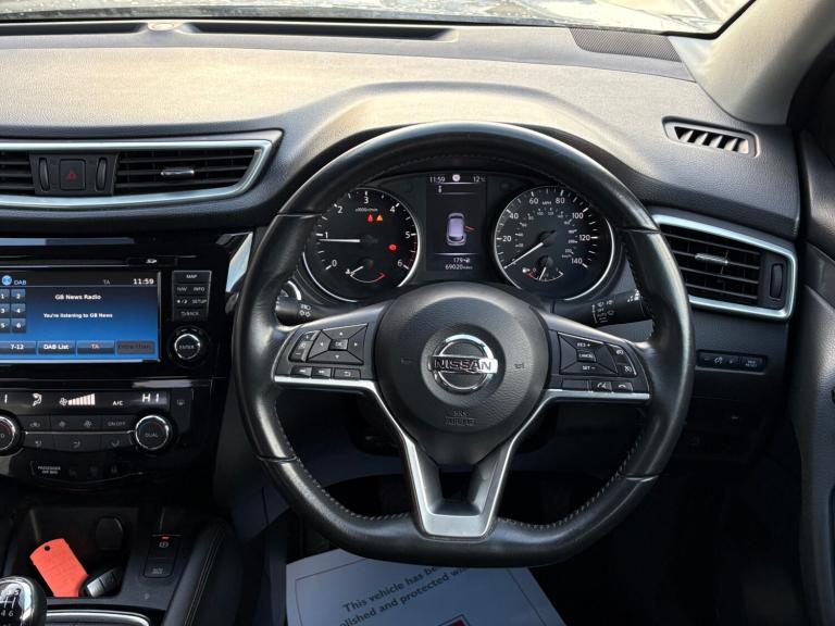 2018 Nissan Qashqai 1.5 dCi N-Connecta 5dr ++ PANROOF / NAV / CAMERA / ULEZ / 7 SERVICES ++ HATCH...