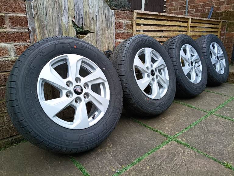 Ford transit custom 6 stud alloys with new tyres 