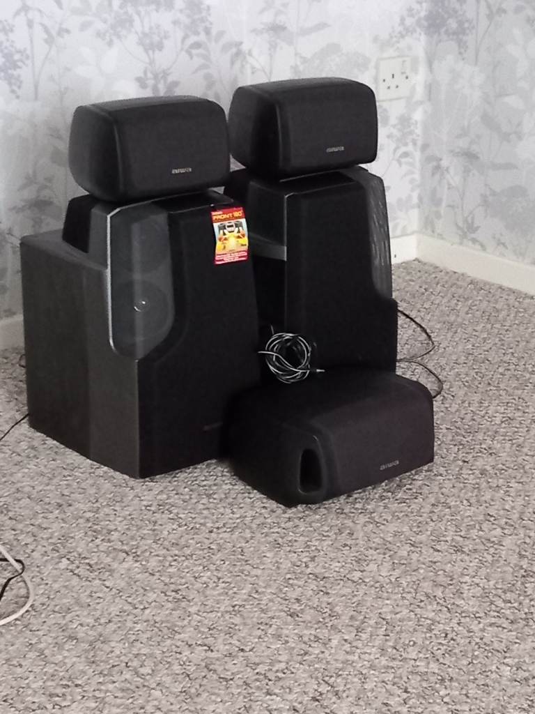 Aiwa surround sound speakers