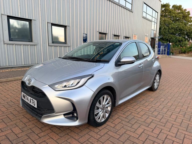 2024 74, TOYOTA YARIS 1.5 VVT-h DESIGN E-CVT HYBRID, 3K MILES, MOT, REVERSE CAMERA, 1 OWNER