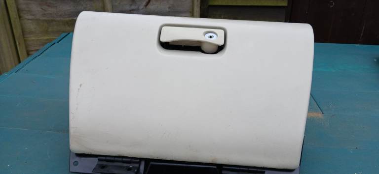 JAGUAR XK8 XKR X100 GLOVE BOX FINISHED IN IVORY 1996- 2006 