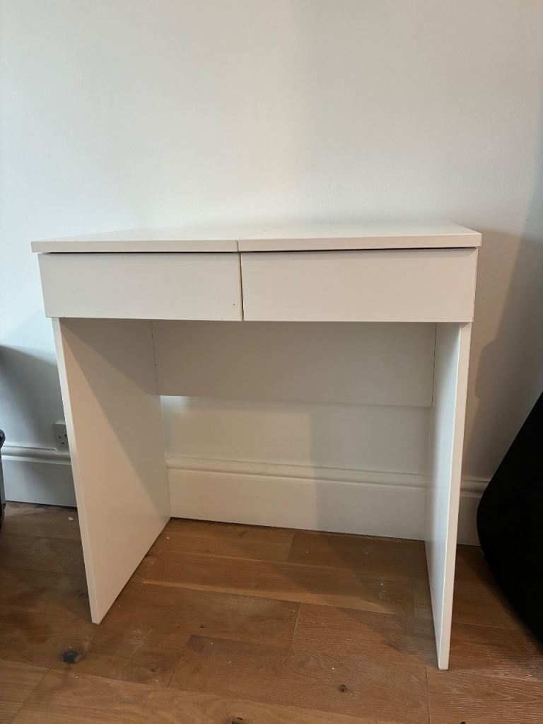 Make up desk