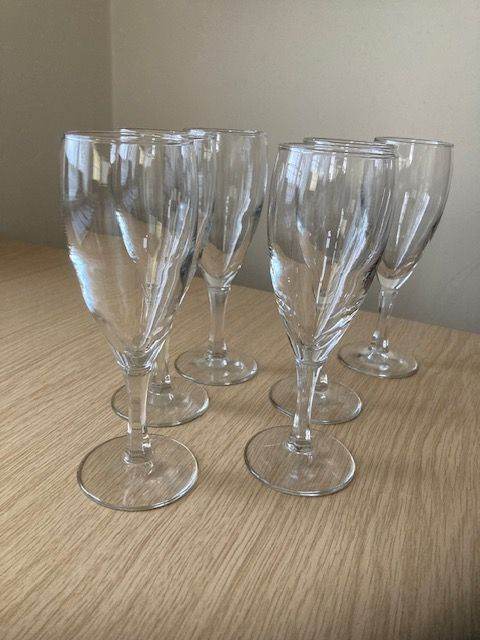 6 Plain Glass Champagne Flutes with Decorative Stem