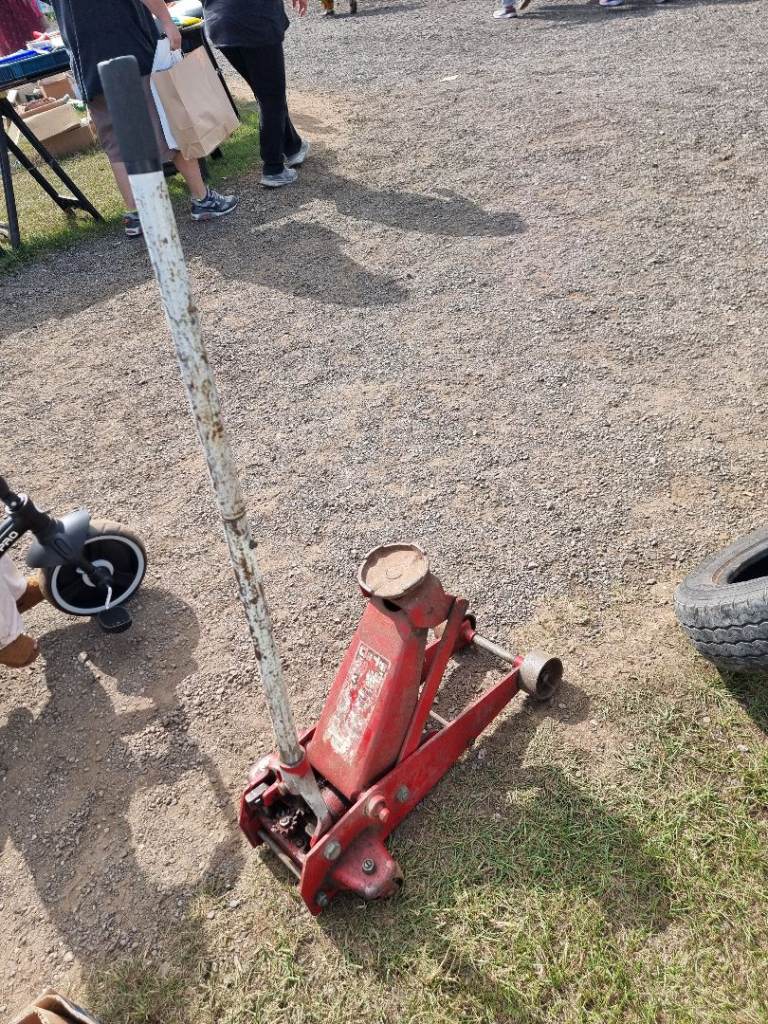 3 TON HEAVY DUTY TROLLEY JACK CAN DELIVER 