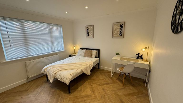 Spacious double room for rent