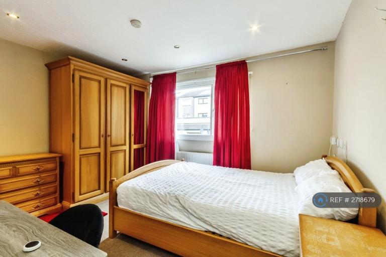 2 bedroom house in Auckland Close, Nottingham, NG7 (2 bed) (#2718679)