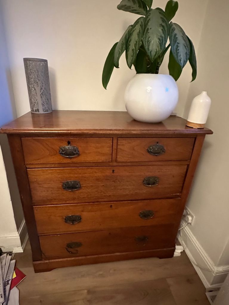 Wooden Chest of Drawers – Good Condition