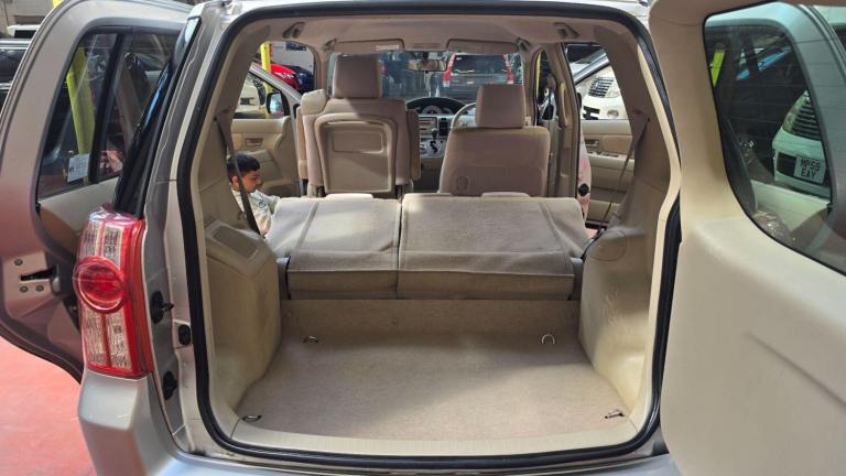 2010 Toyota Raum 1.5 Auto lift mobility chair  Petrol Automatic