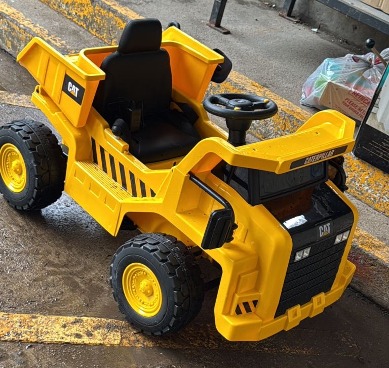 Kids cat tipper truck