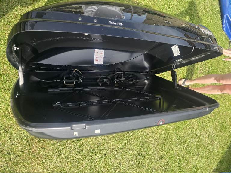 Thule Ocean 100 Roof Box + Thule Aero Roof Bars — All Keys/Tools Included