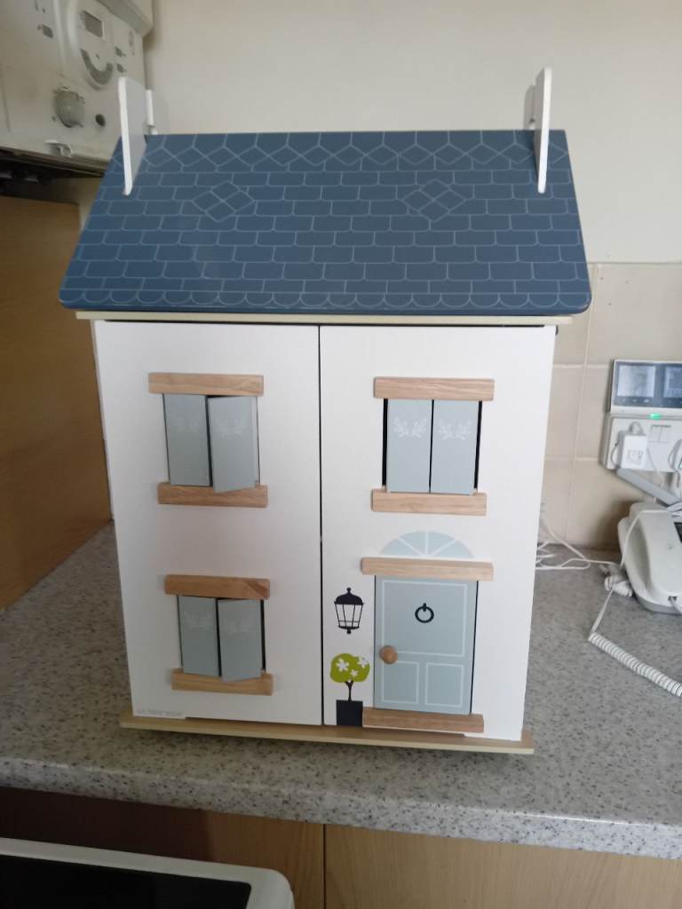Lovely Wooden Doll's House – Good Condition