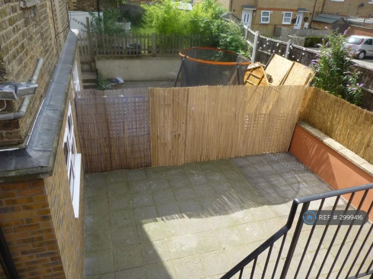 2 bedroom flat in Brigstock Road, Thornton Heath, CR7 (2 bed) (#2999416)
