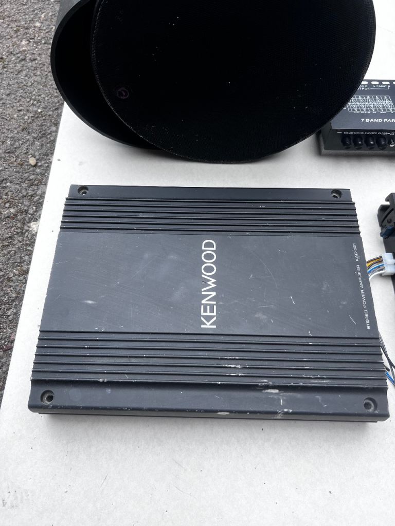 Kenwood kac 821 car amp