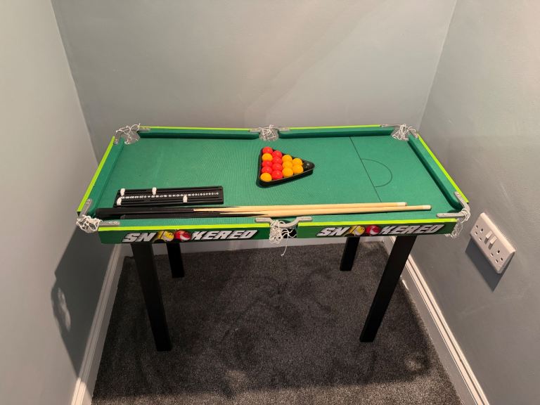 Kids snooker table 