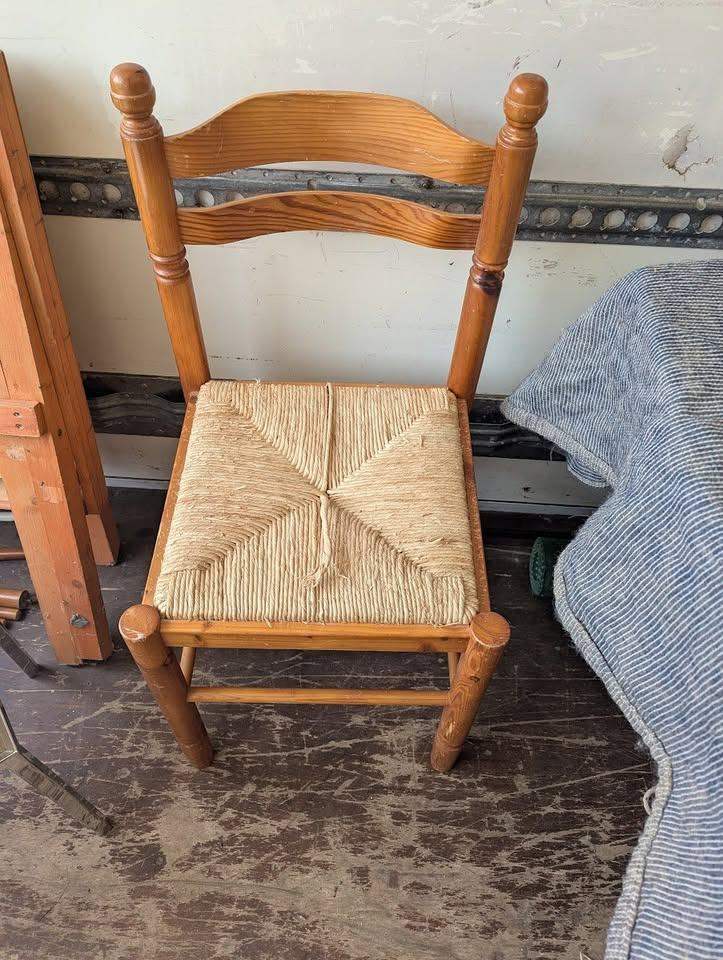 Solid Pine Rush Seat Chair – Rustic / Country Style