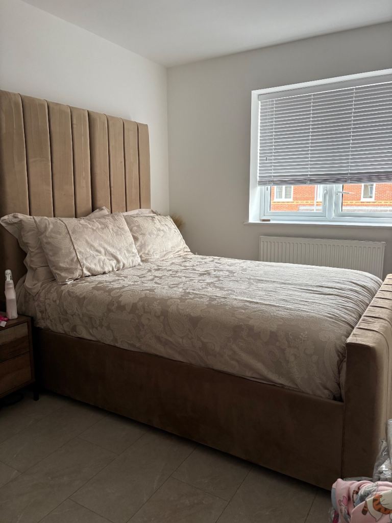 image for Plush velvet bed 