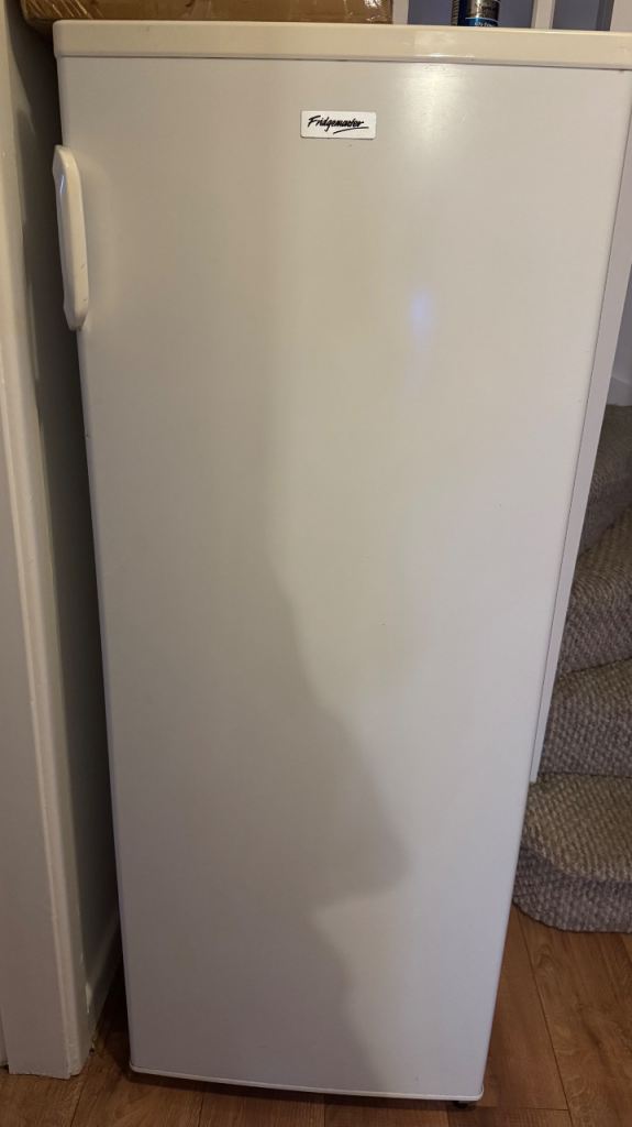 Fridgemaster Tall Upright Fridge – White Freestanding Larder Refrigerator