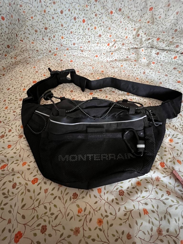 Monterrain waist bag with adjustable straps