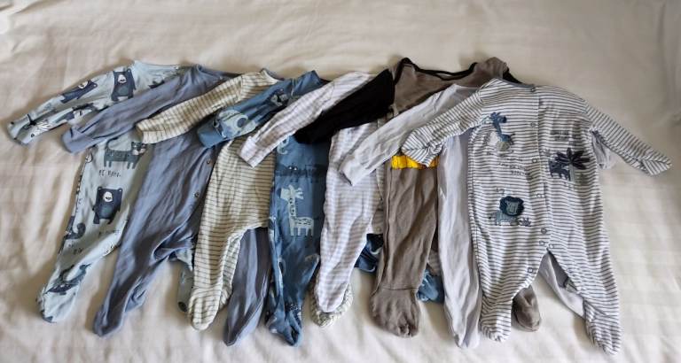 Bundle of Baby 's Clothes (0-6M)