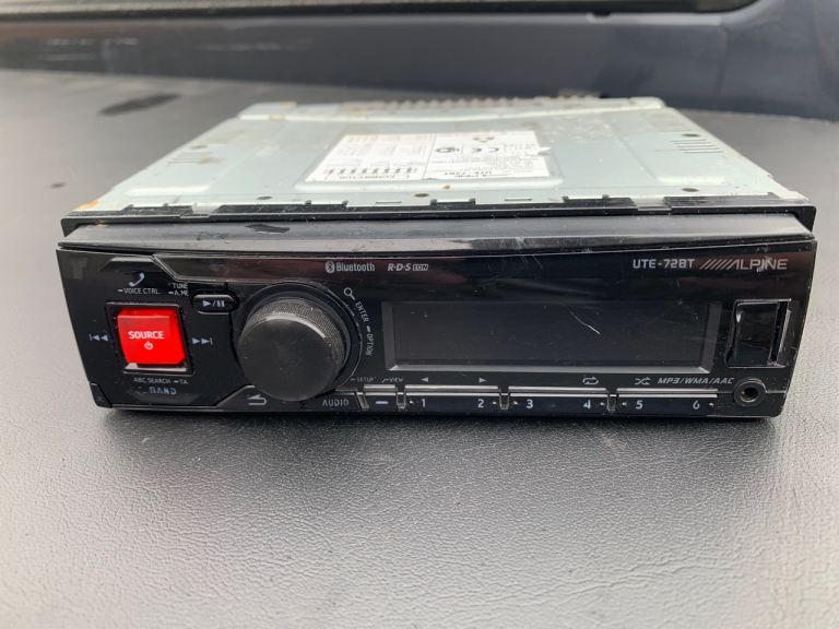 Alpine single din head unit Bluetooth radio USB