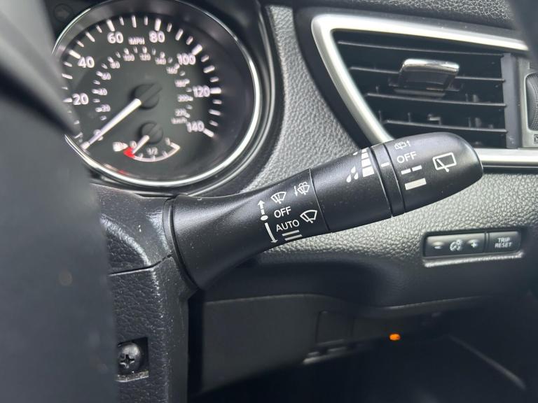 2014 Nissan Qashqai 1.6 dCi Tekna 5dr Xtronic HATCHBACK DIESEL Automatic