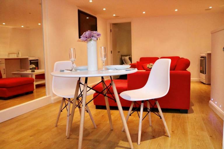 Large one bed flat to rent Inc Bills - Walking Distance to St Mary's Cray train station