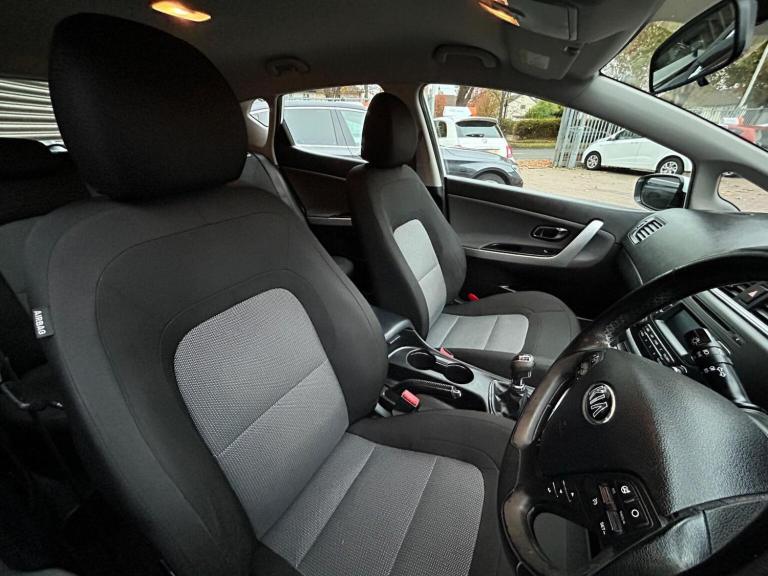 KIA CEED 1.6 CRDi 2 Euro 6 (s/s) 5dr 2015