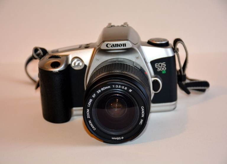 CANON EOS 500 film camera. MINT CONDITION.