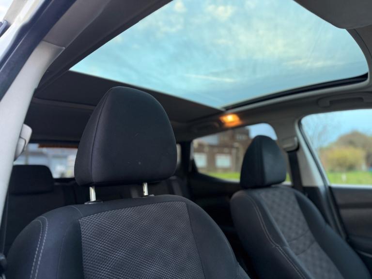 2015 Nissan Qashqai 1.2 DiG-T N-Tec+ 5dr HATCHBACK Petrol Manual