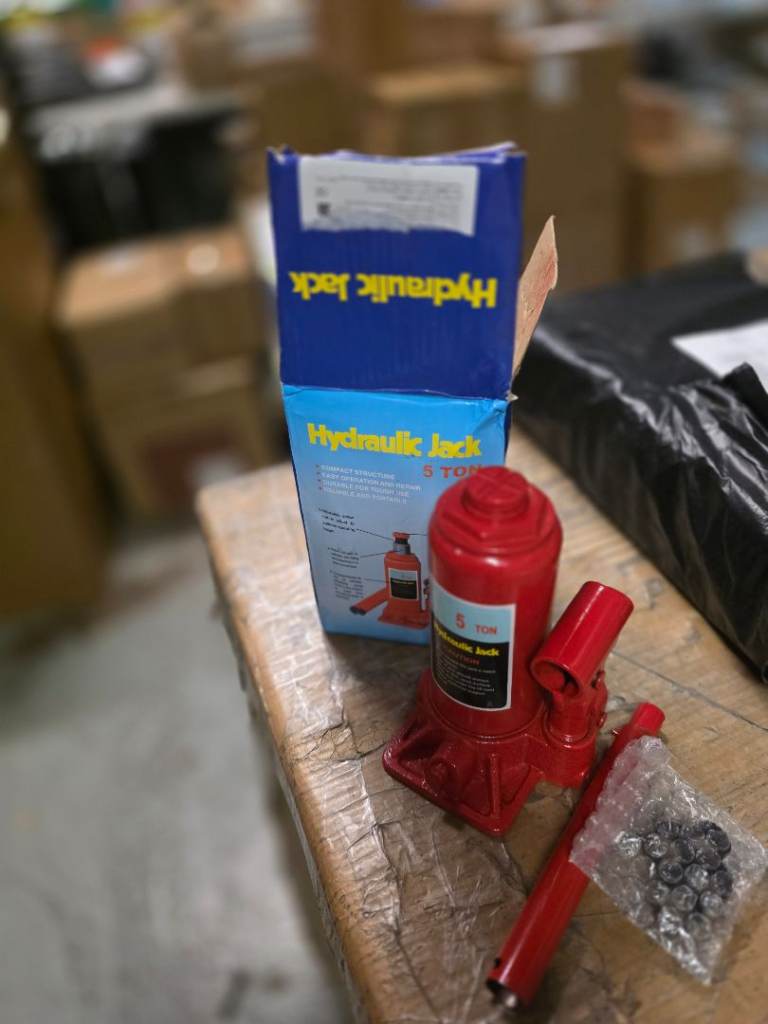 New 5 Ton Hydraulic Jack, Still Boxed