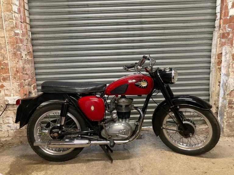 1961 BSA C15 250cc SINGLE (CLASSIC MOTORCYCLE) STARTS/RUNS & RIDES ACE !!