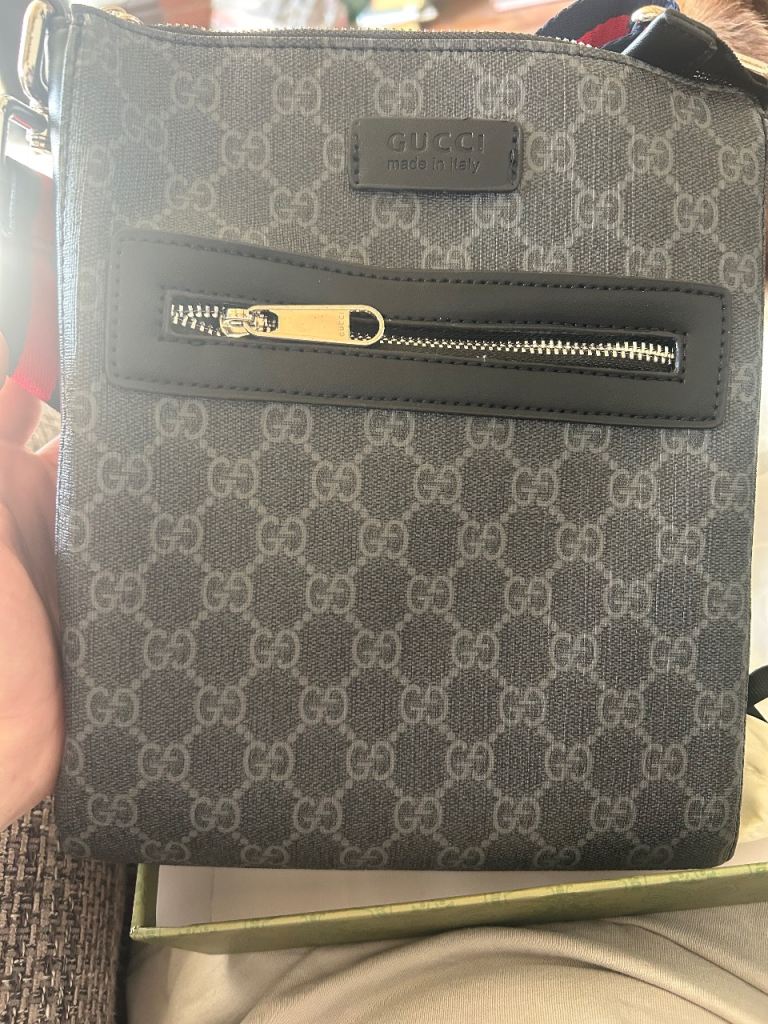 Gucci Shoulder Bag in Grey – Excellent Condition